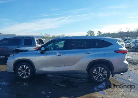 2021 Toyota Highlander Xle z USA, uszkodzony, nr VIN 5TDGZRBH6MS544078